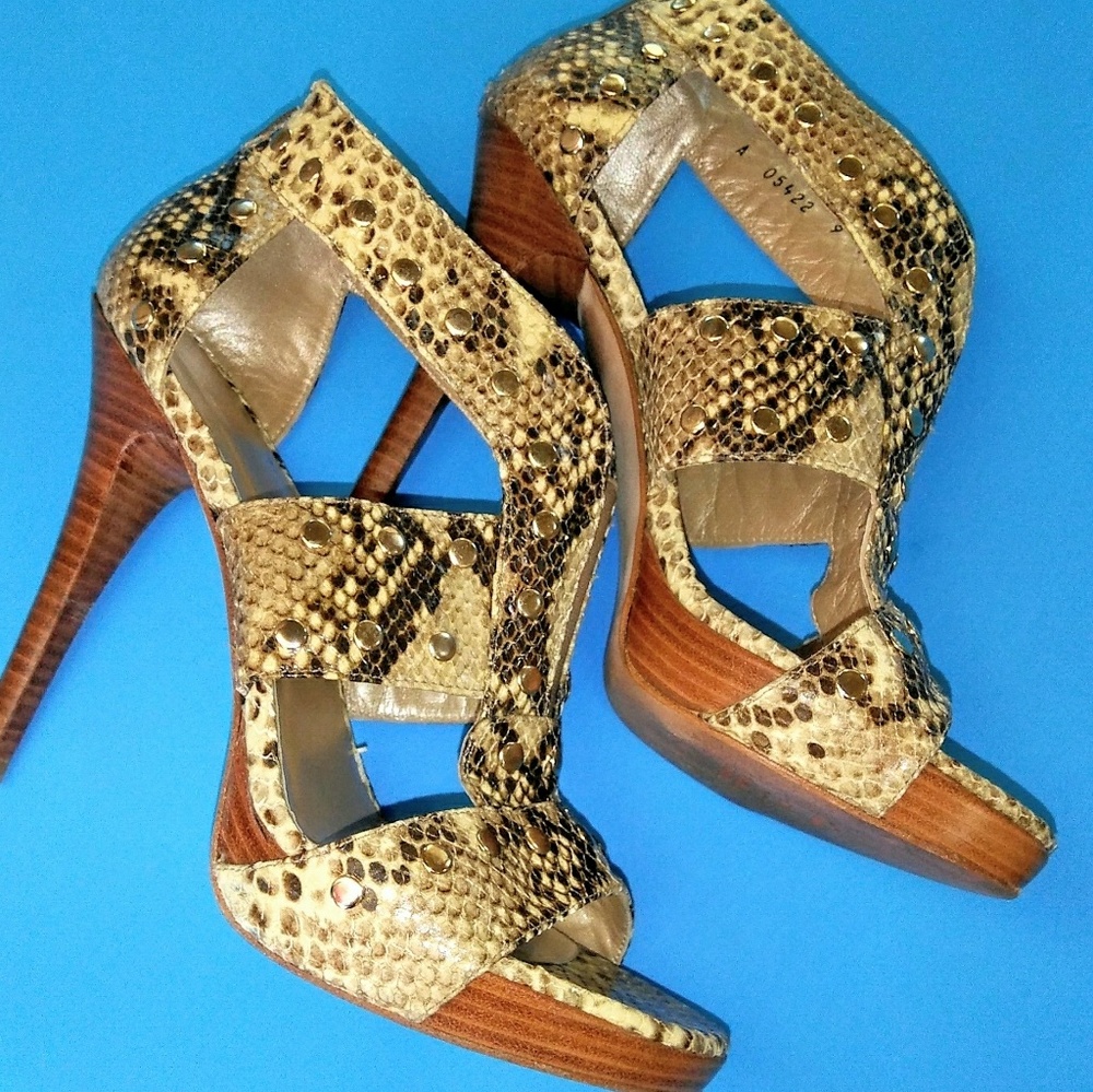 Shoes - Picture 5 of 8